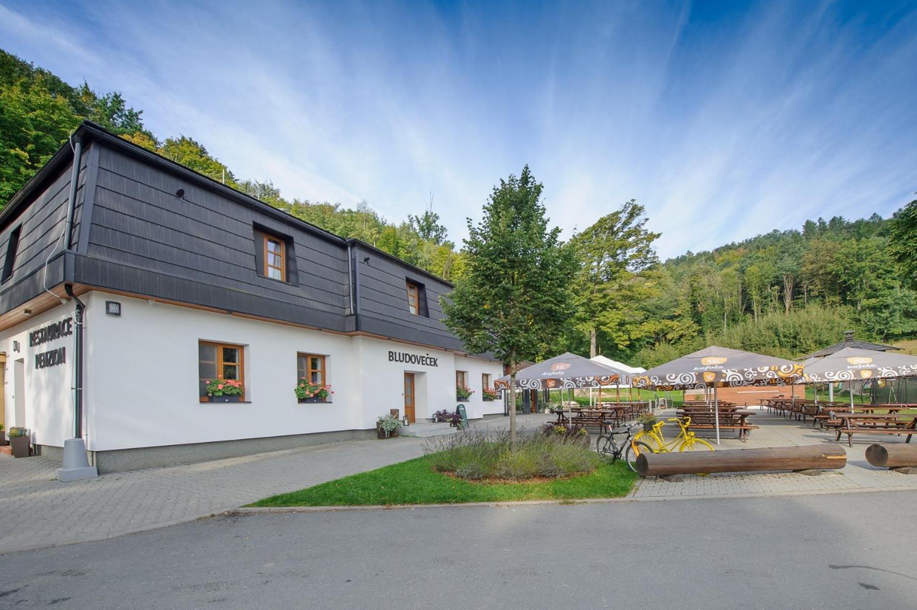 Restaurace A Penzion Bludovecek Eksteriør billede