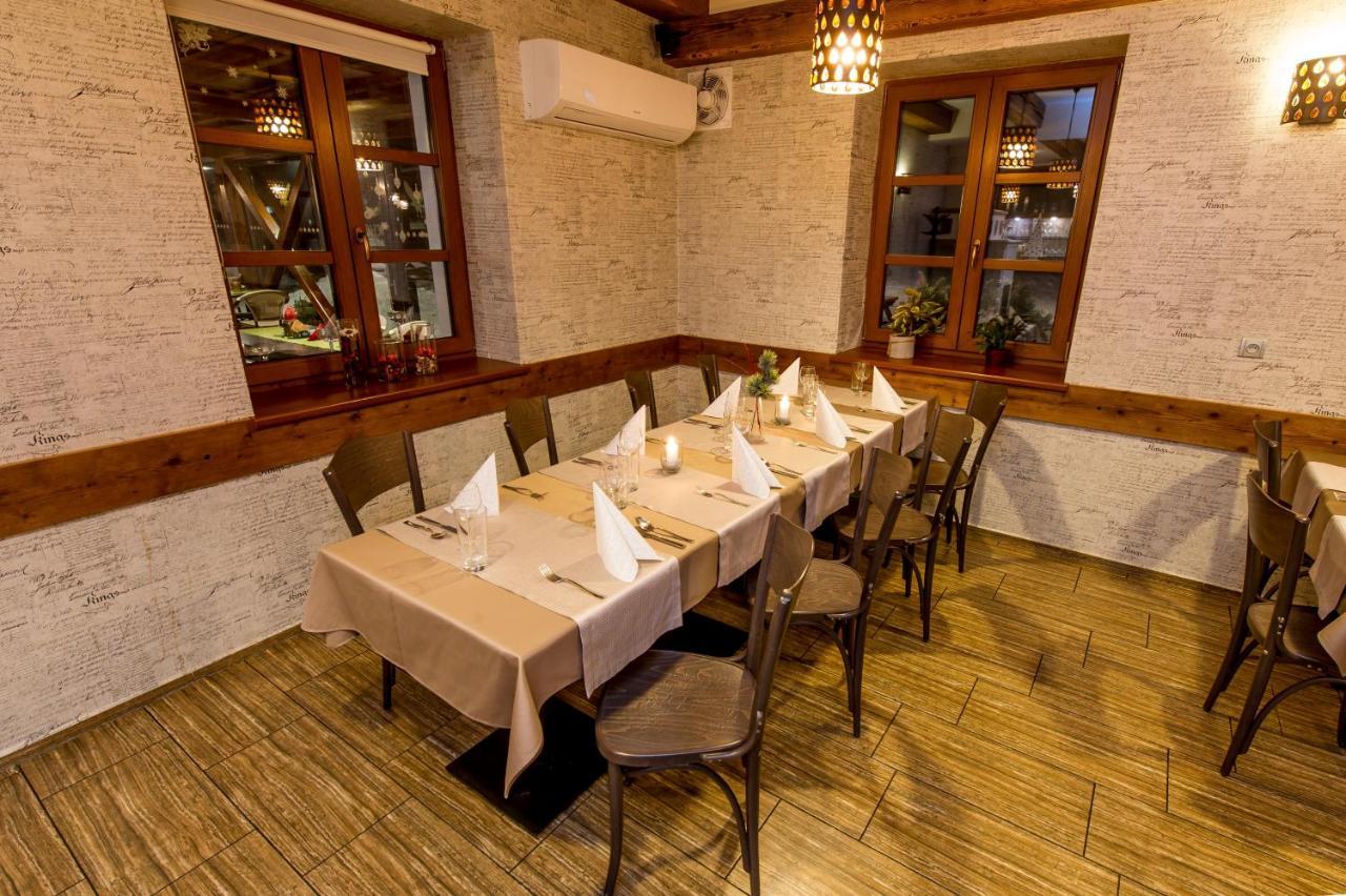 Restaurace A Penzion Bludovecek Eksteriør billede
